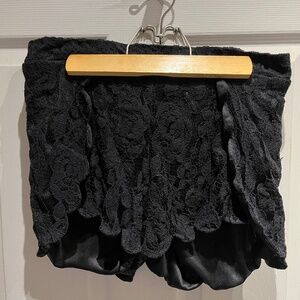 Entron lace shorts